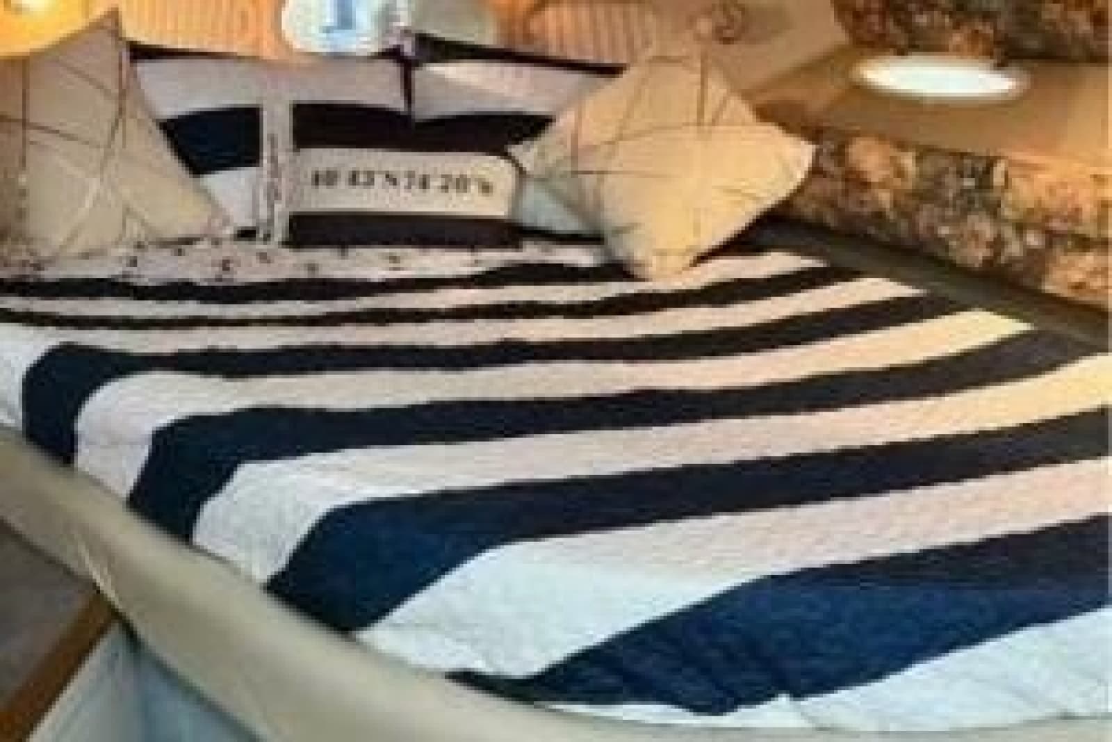 1996 Sea Ray 330 Express Cruiser - Photo 13