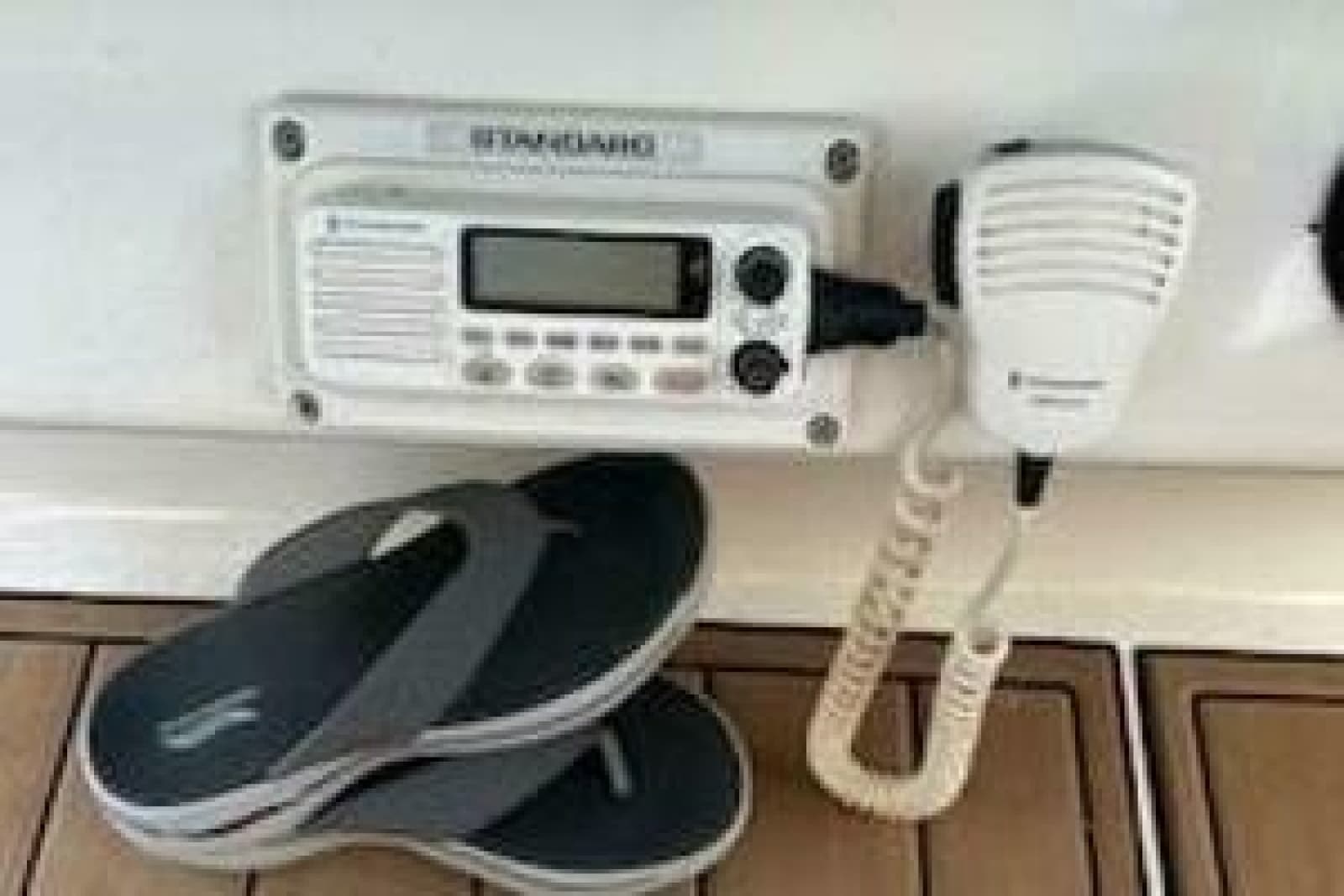 1996 Sea Ray 330 Express Cruiser - Photo 9