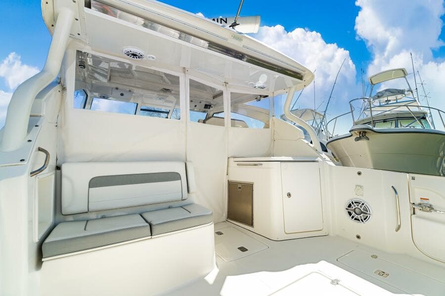 Pursuit 365 MISS MORGAN III - Cockpit