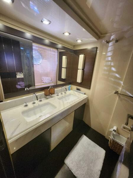 2014 Azimut Flybridge