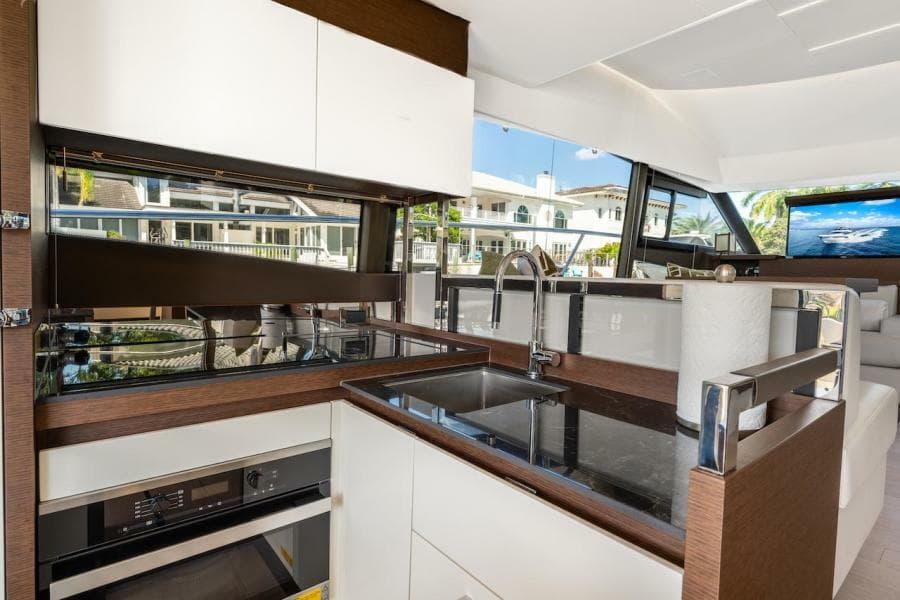 2020 Prestige 520 Fly