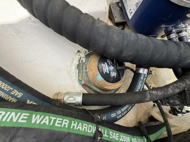 2011 Boston Whaler 305 Conquest