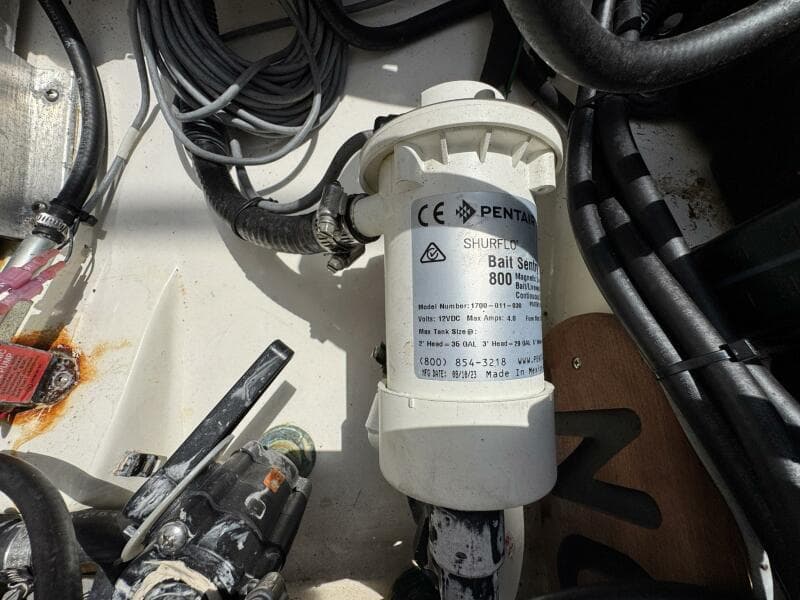 2011 Boston Whaler 305 Conquest