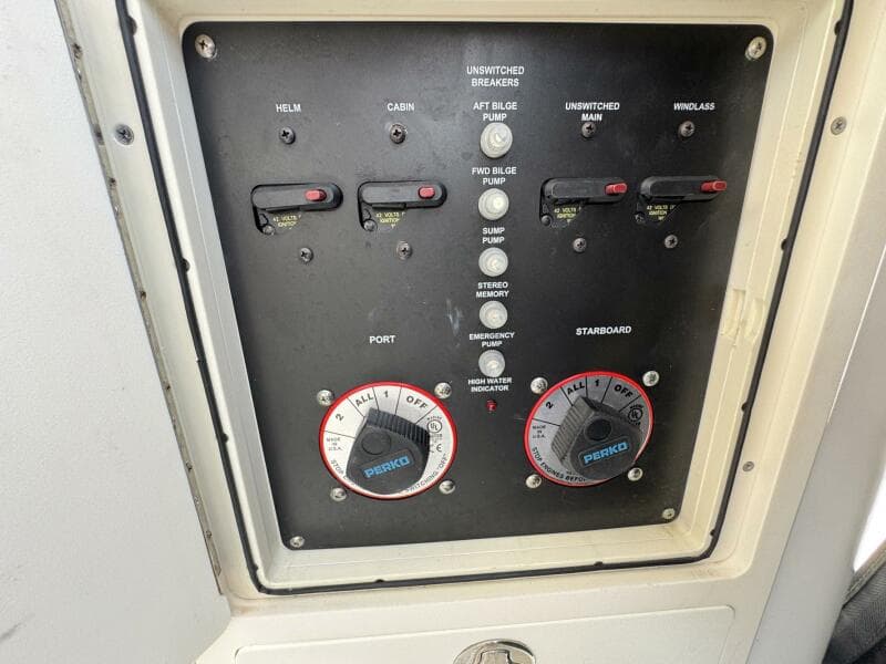 2011 Boston Whaler 305 Conquest