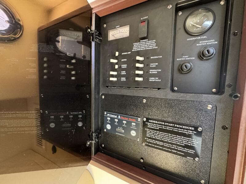 2011 Boston Whaler 305 Conquest