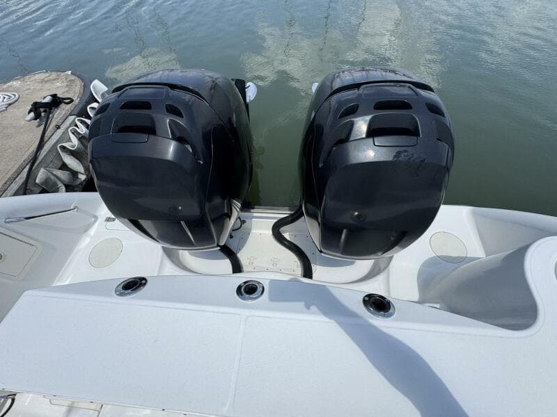 2011 Boston Whaler 305 Conquest