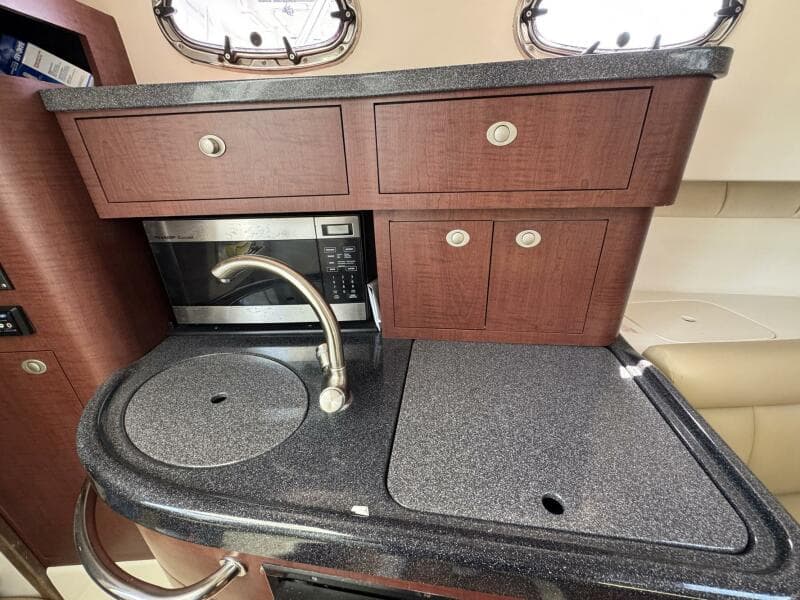 2011 Boston Whaler 305 Conquest