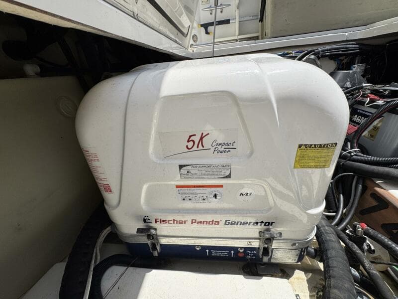 2011 Boston Whaler 305 Conquest