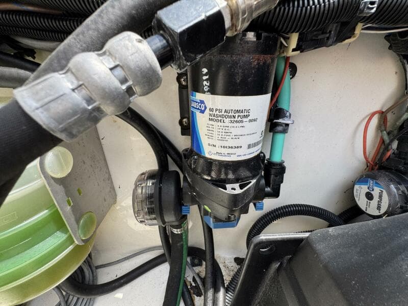 2011 Boston Whaler 305 Conquest