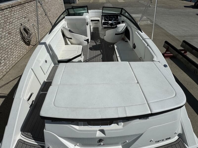 2022 Sea Ray 230 SPX - Photo 11