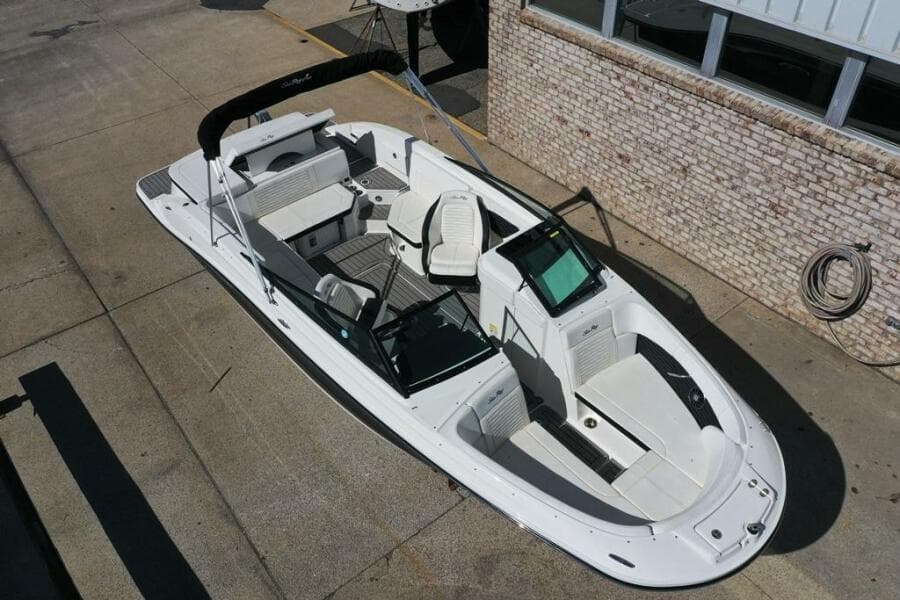 2022 Sea Ray 230 SPX - Photo 9