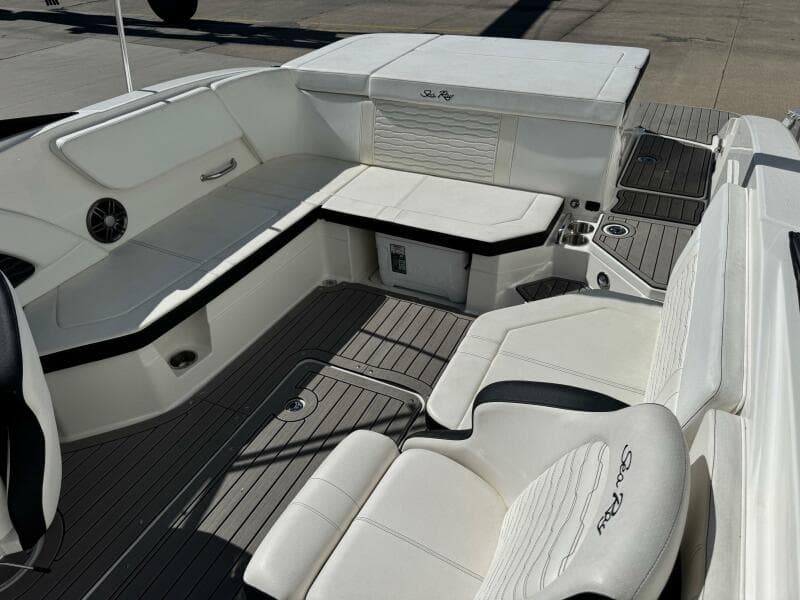 2022 Sea Ray 230 SPX - Photo 12