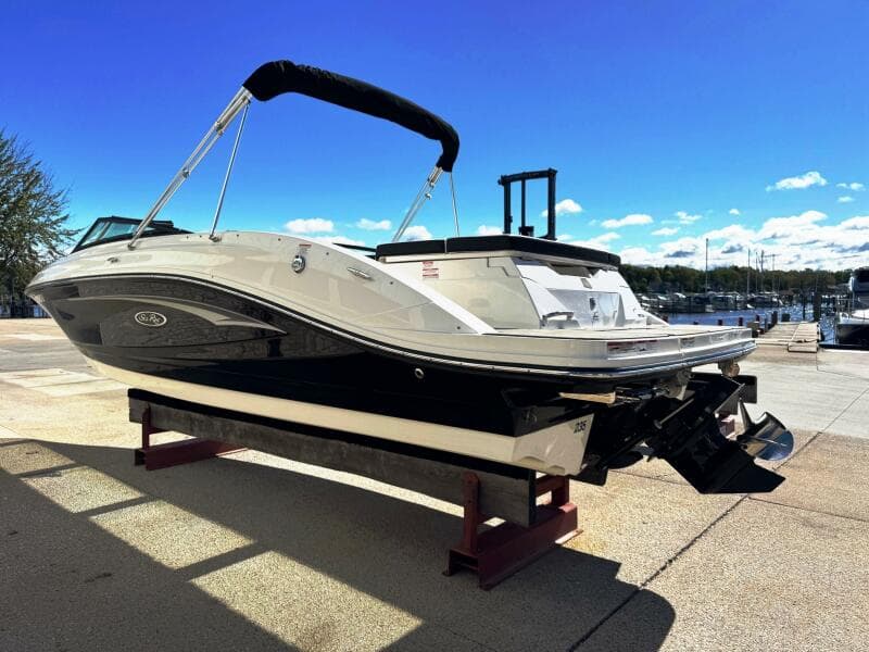 2022 Sea Ray 230 SPX - Photo 2