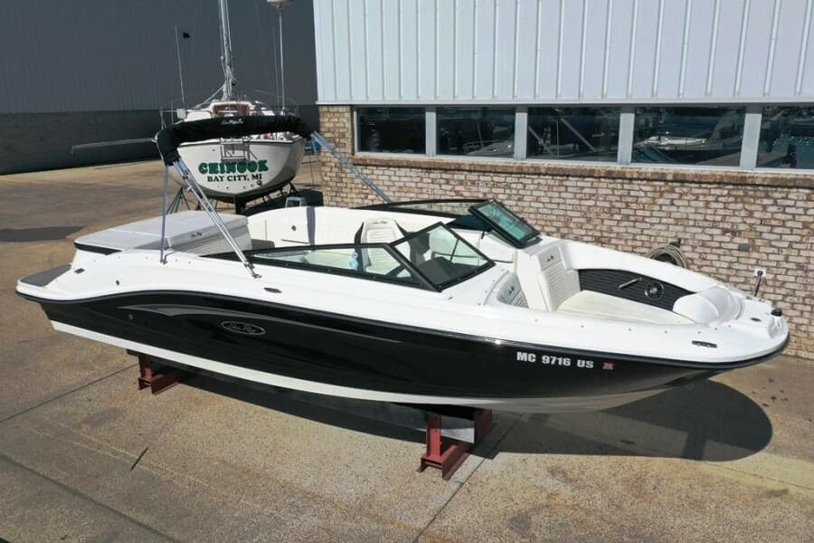 2022 Sea Ray 230 SPX - Photo 1