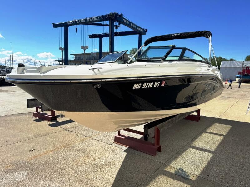 2022 Sea Ray 230 SPX - Photo 4