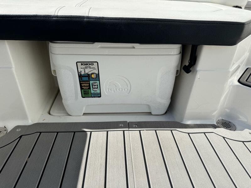 2022 Sea Ray 230 SPX - Photo 13