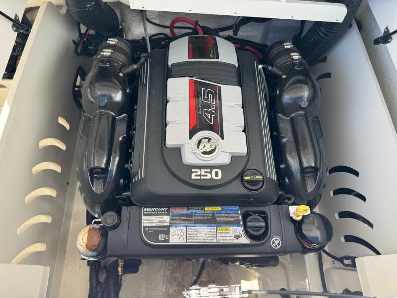 2022 Sea Ray 230 SPX - Photo 19