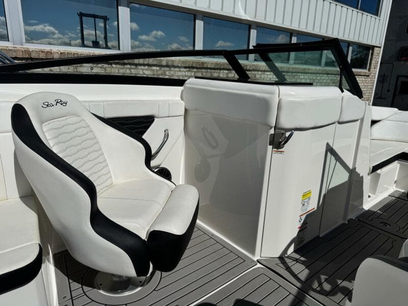 2022 Sea Ray 230 SPX - Photo 15