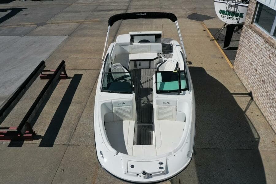 2022 Sea Ray 230 SPX - Photo 8
