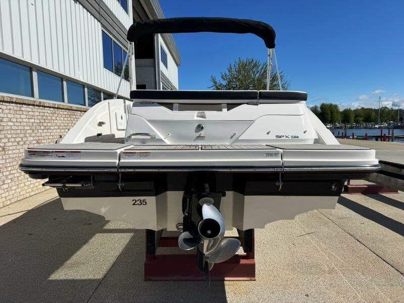 2022 Sea Ray 230 SPX - Photo 5