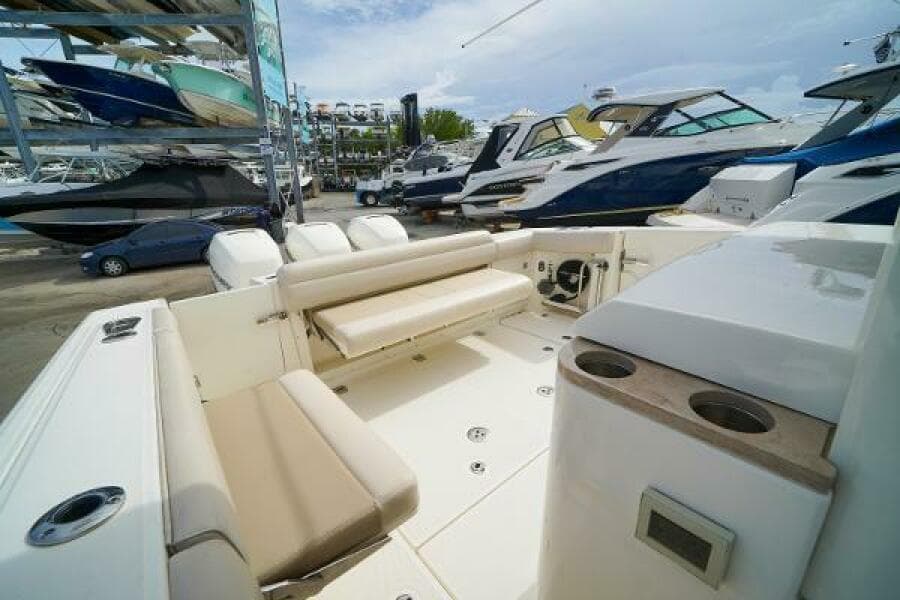 2018 Boston Whaler 380 Outrage
