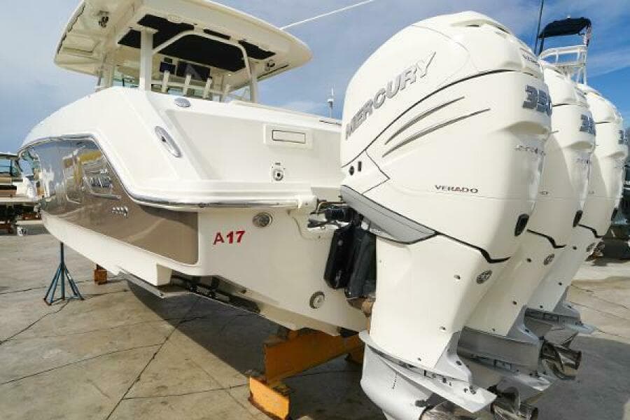 2018 Boston Whaler 380 Outrage