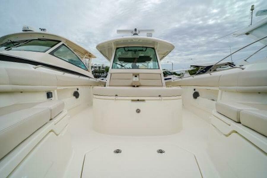2018 Boston Whaler 380 Outrage