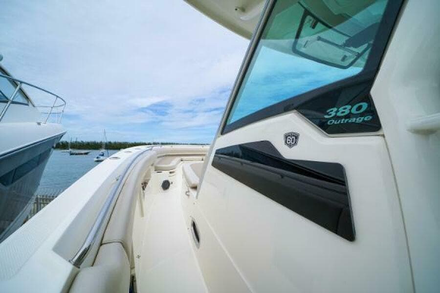 2018 Boston Whaler 380 Outrage