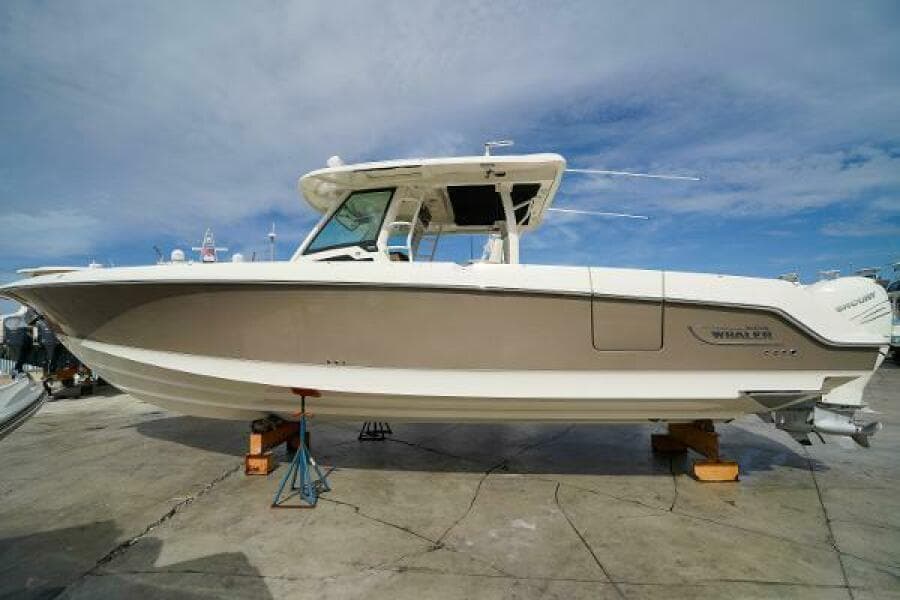 2018 Boston Whaler 380 Outrage