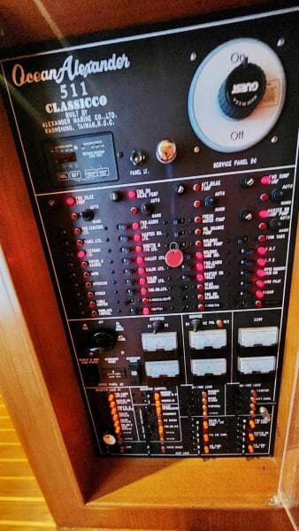 2000 Ocean Alexander 511 Classico