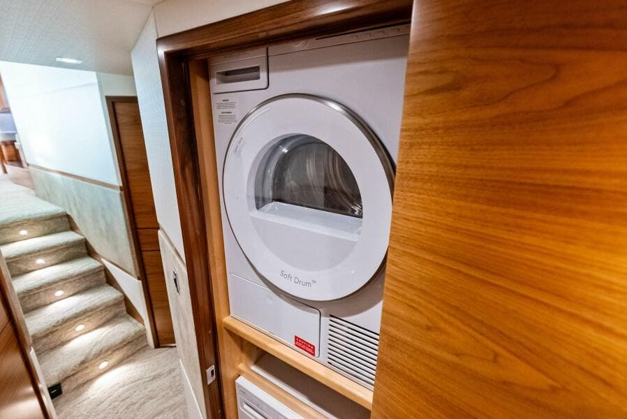 2023 Viking 64 Convertible- SIN PELO- Laundry