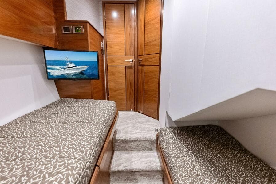 2023 Viking 64 Convertible- SIN PELO-Port Stateroom AFT
