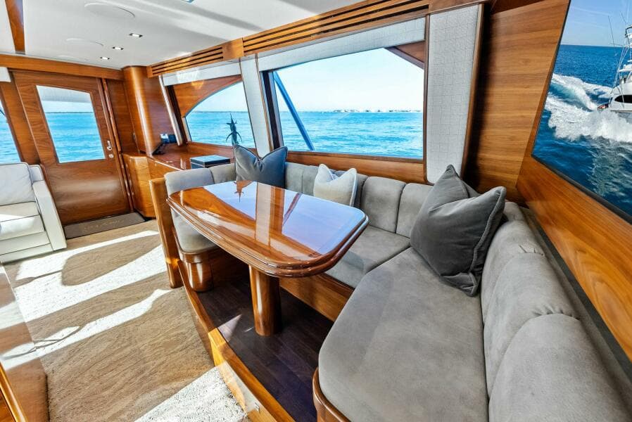 2023 Viking 64 Convertible- SIN PELO- Dinnette