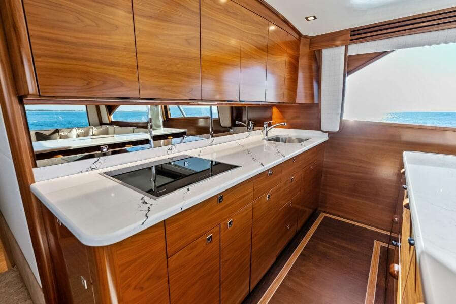 2023 Viking 64 Convertible- SIN PELO- Galley
