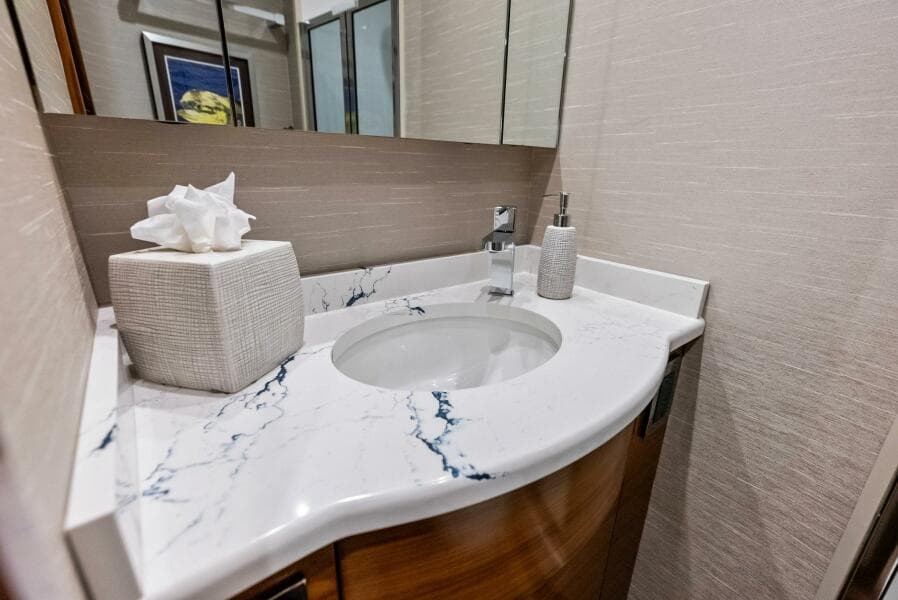 2023 Viking 64 Convertible- SIN PELO-Forward Stateroom Head