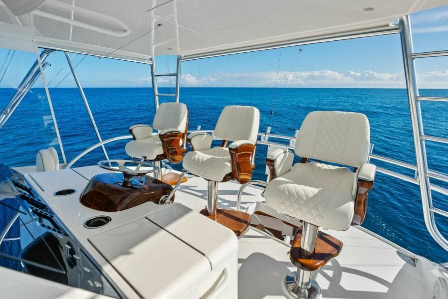 2023 Viking 64 Convertible- SIN PELO- Helm