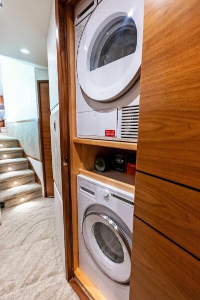 2023 Viking 64 Convertible- SIN PELO- Laundry