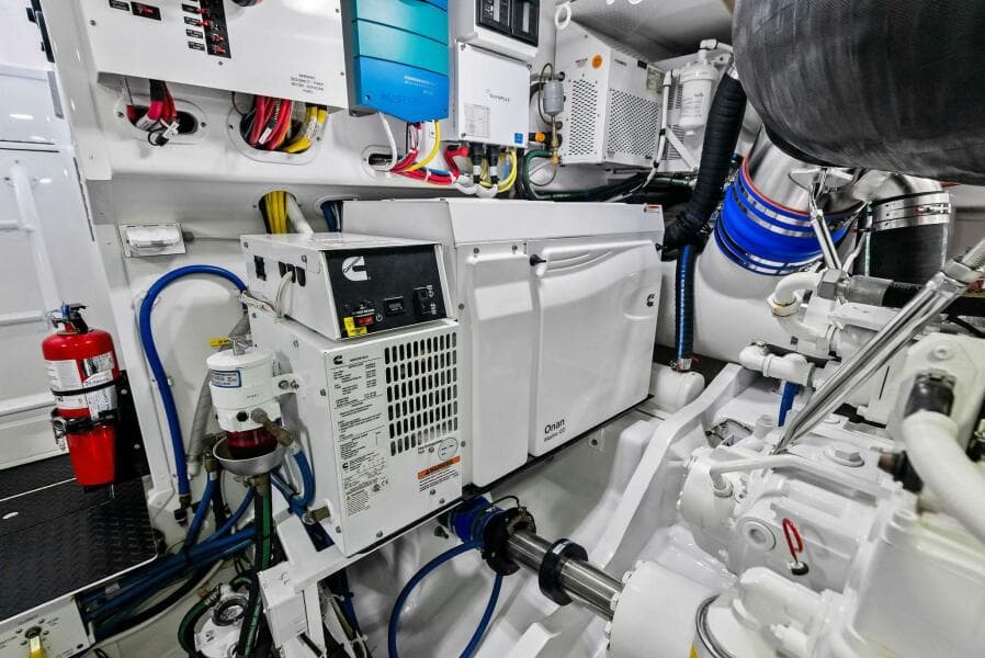 2023 Viking 64 Convertible- SIN PELO- Generator