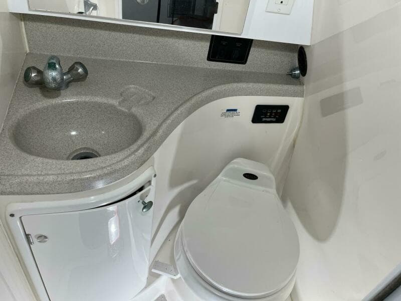 2001 Wellcraft 270 Coastal