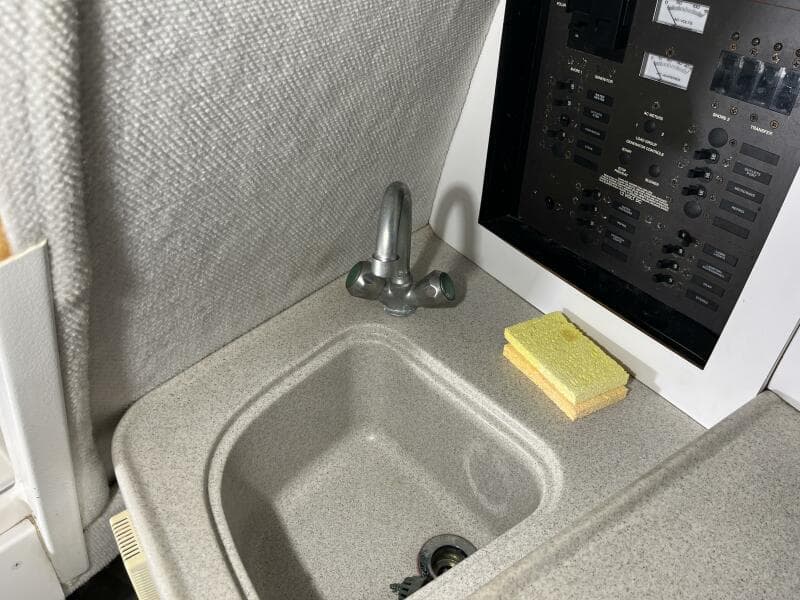 2001 Wellcraft 270 Coastal