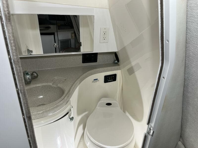 2001 Wellcraft 270 Coastal