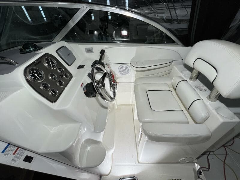 2001 Wellcraft 270 Coastal