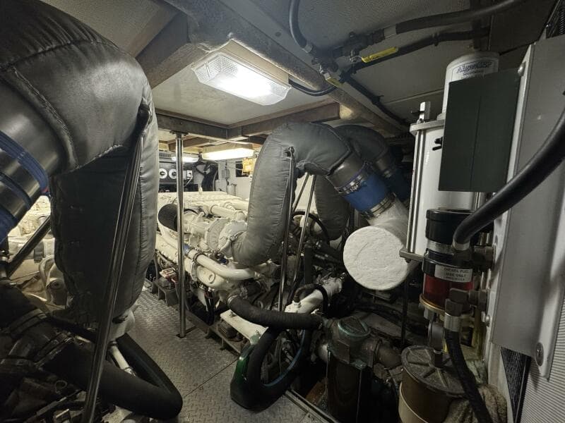 1993 Johnson 56 High Tech Motor Yacht