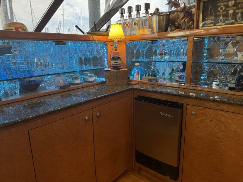 1993 Johnson 56 High Tech Motor Yacht