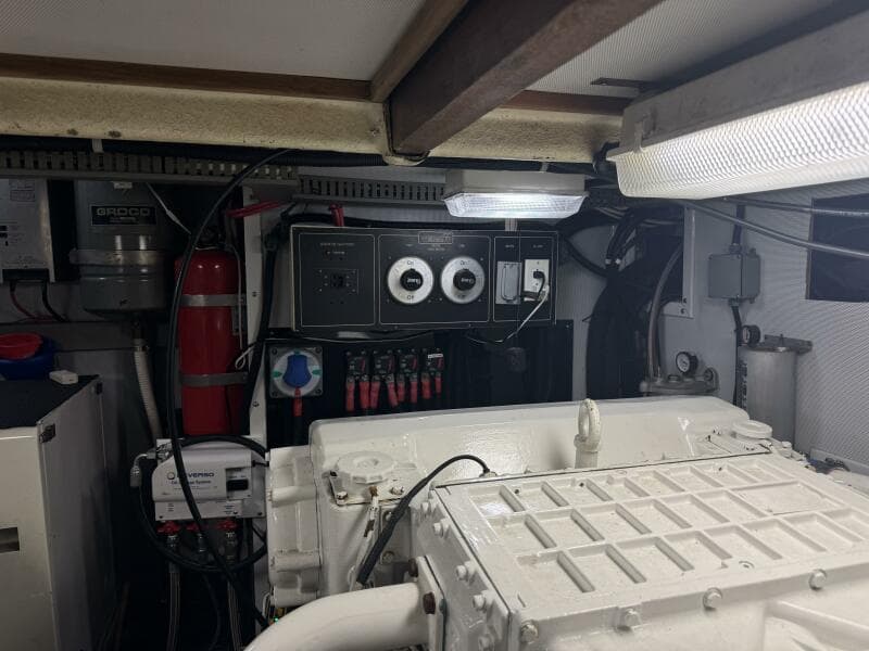 1993 Johnson 56 High Tech Motor Yacht