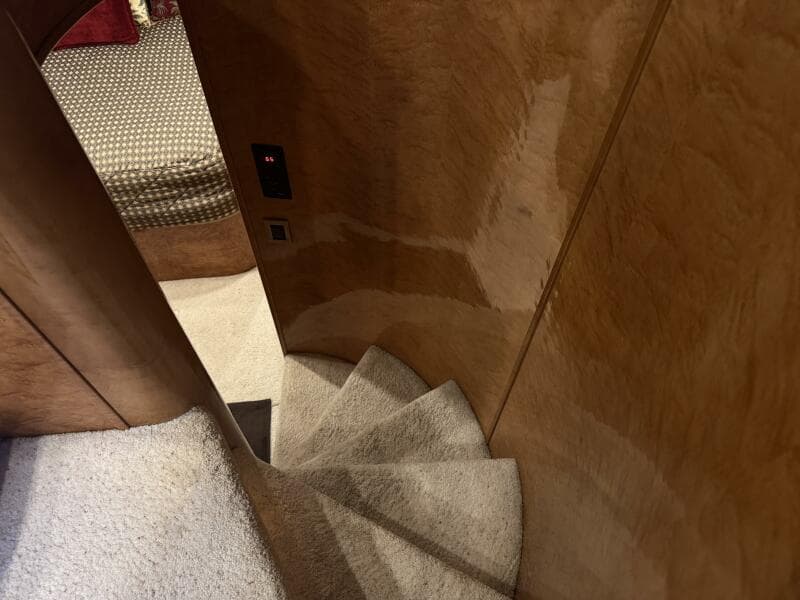 1993 Johnson 56 High Tech Motor Yacht