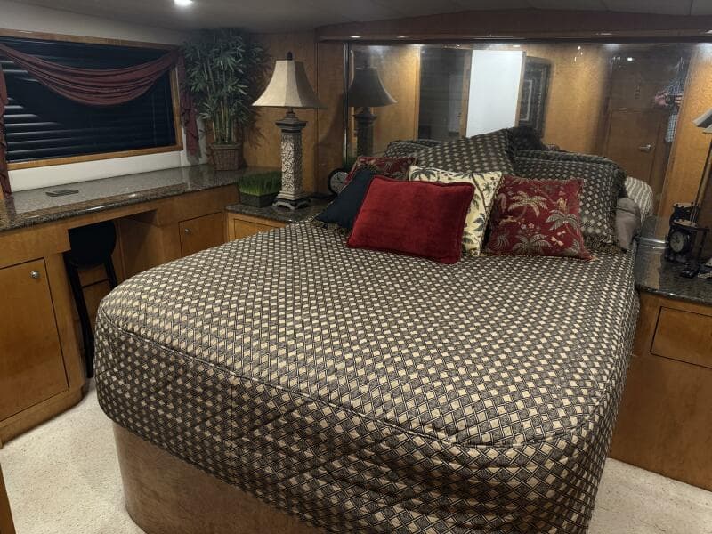 1993 Johnson 56 High Tech Motor Yacht