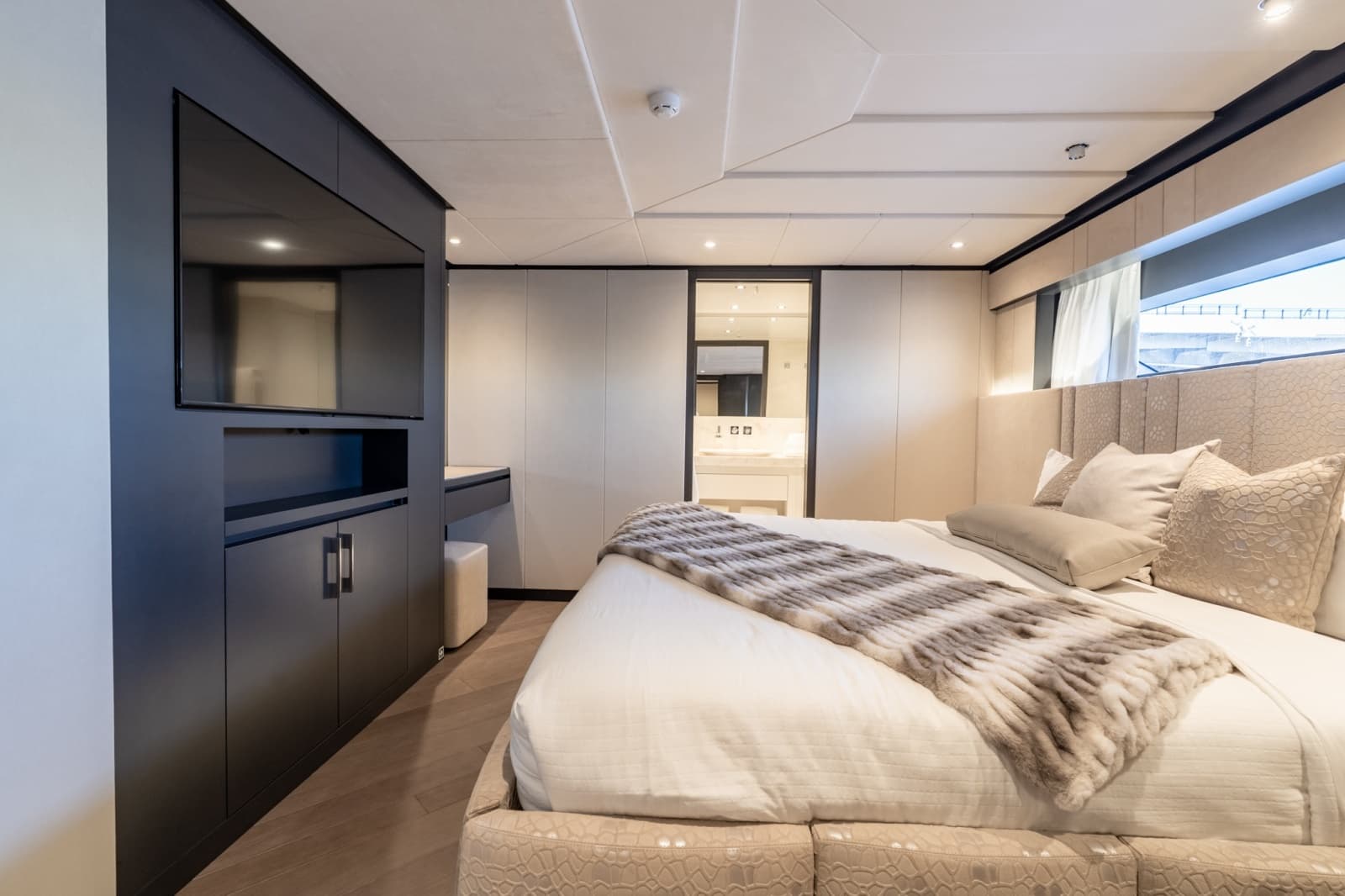 2026 Hargrave E Series Superyachts Division