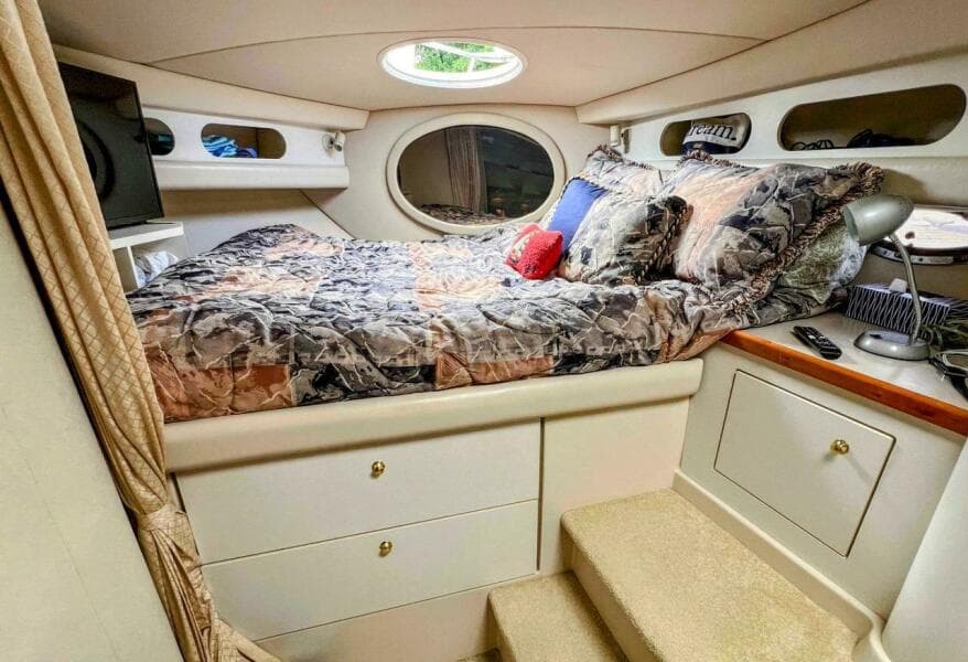 1998 Cruisers Yachts 3575 Esprit