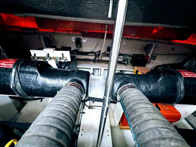 1998 Cruisers Yachts 3575 Esprit